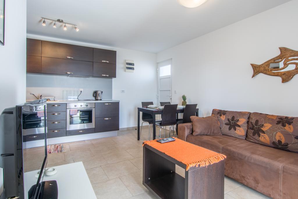 Apartments Domuzin Biograd Na Moru Bagian luar foto