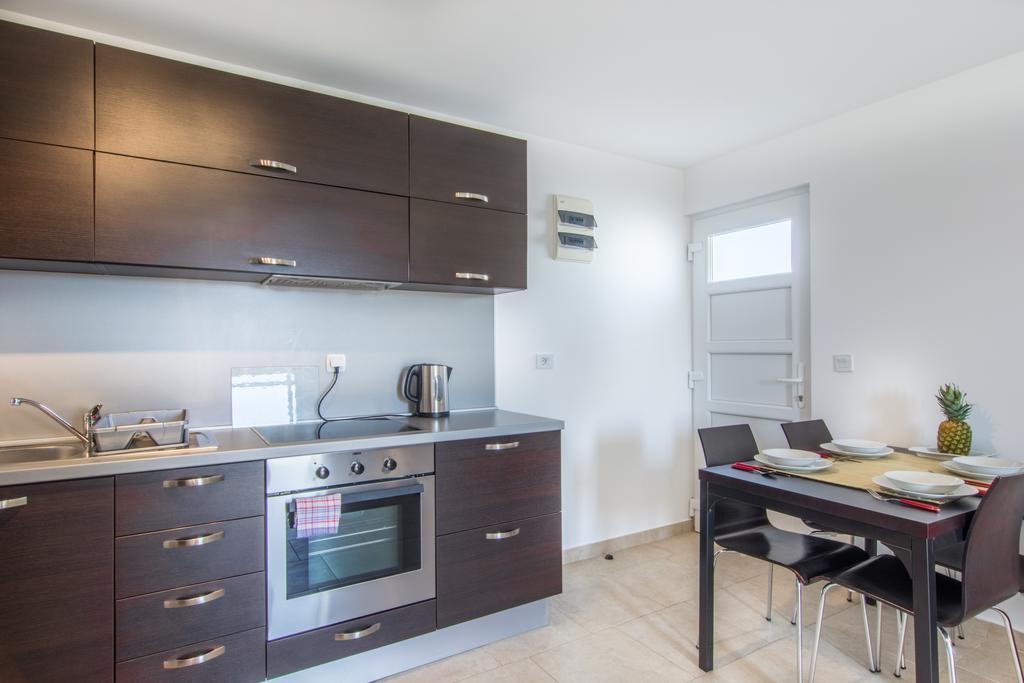 Apartments Domuzin Biograd Na Moru Bagian luar foto