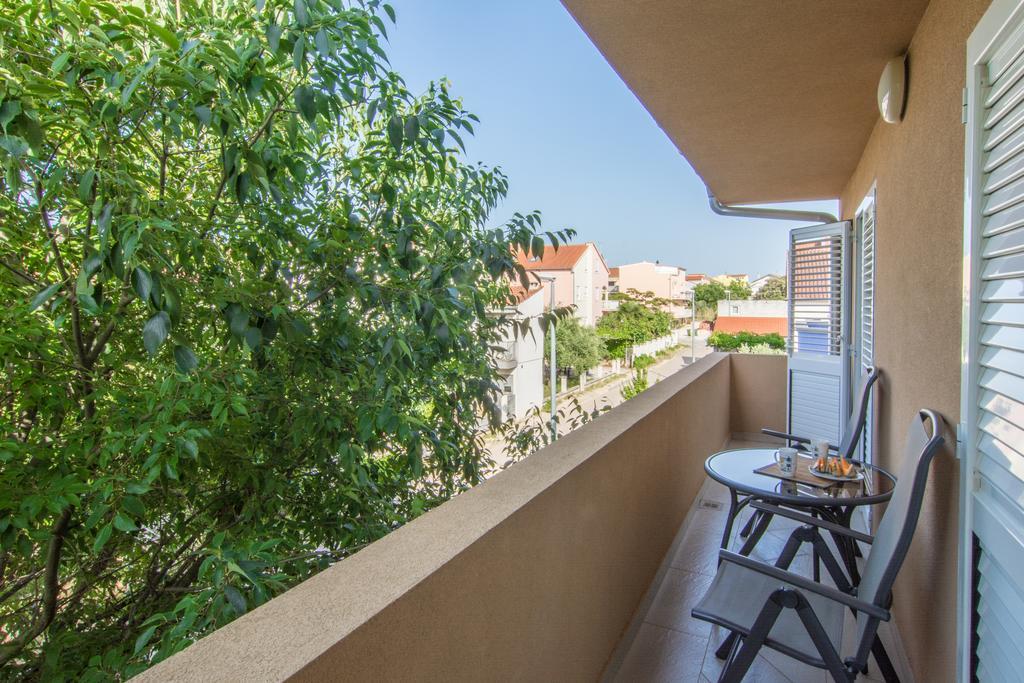 Apartments Domuzin Biograd Na Moru Bagian luar foto