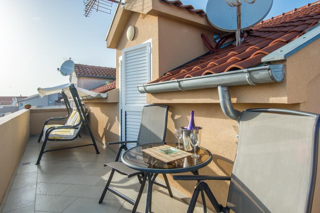 Apartments Domuzin Biograd Na Moru Bagian luar foto