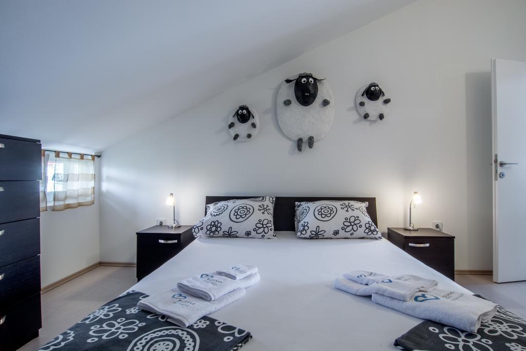 Apartments Domuzin Biograd Na Moru Bagian luar foto